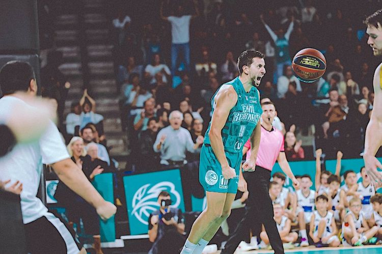 BALLE ORANGE – L’Élan Béarnais s’offre le Clasico. Basket Landes 6 sur 6